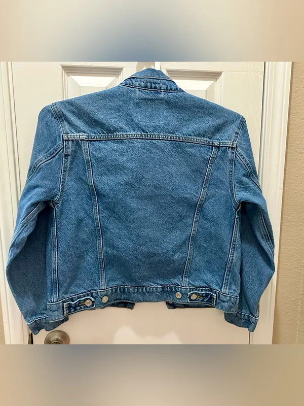 Levi's Women's Ex-Boyfriend Trucker Jean Jacket size Small - Image 2