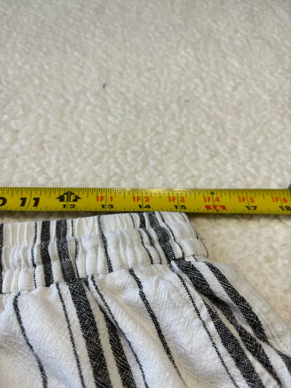 Old Navy High-Waisted Striped Linen-Blend Shorts White Black Medium Boho Beach - Image 2