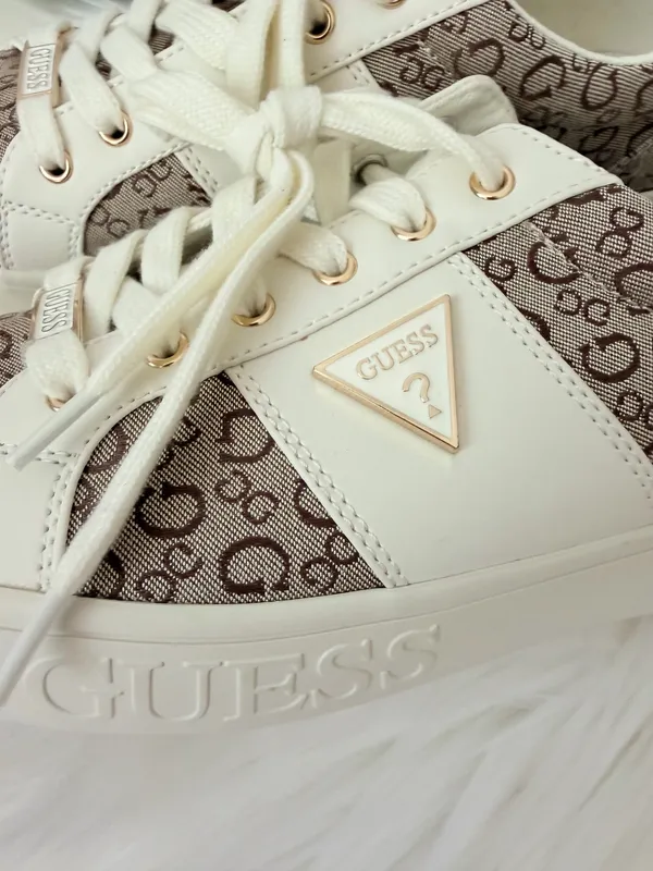 New GUESS Women's Logo Print Low-Top Sneakers, Size 10 - Image 6