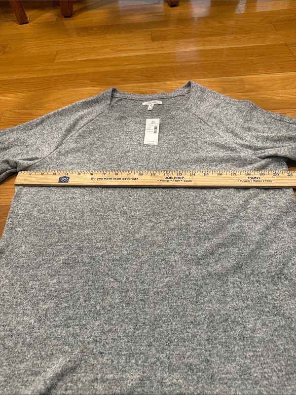 Maurices gray long open sleeve with bows tops size xlarge. - Image 3