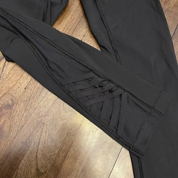 Lululemon Minimalist Crop Size 4 - Image 9