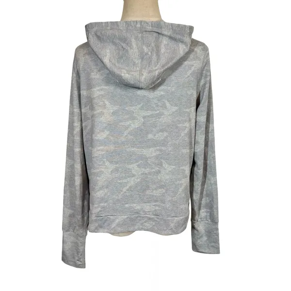 Vuori Halo Essential Hoodie Dreamknit Sweatshirt in Pale Gray Heather Camo - Image 6
