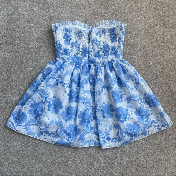 NWT Kelsis Blue and White Floral Strapless Mini Dress Size Medium - Image 6