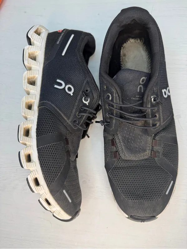 On Cloud 5 All Black Mesh Low Top Sneakers sz 8.5 - Image 9