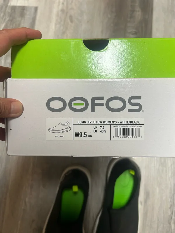 Women’s OOMG EEZEE Low Oofos Black/white Slip on Shoes Size 9.5 - Image 2