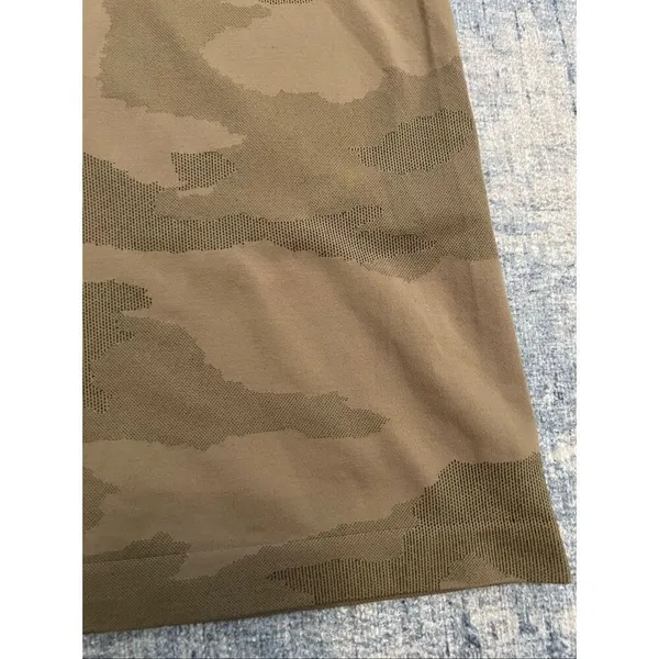 Athleta Green Momentum Seamless Camo Tank Top Women's Medium - Image 3