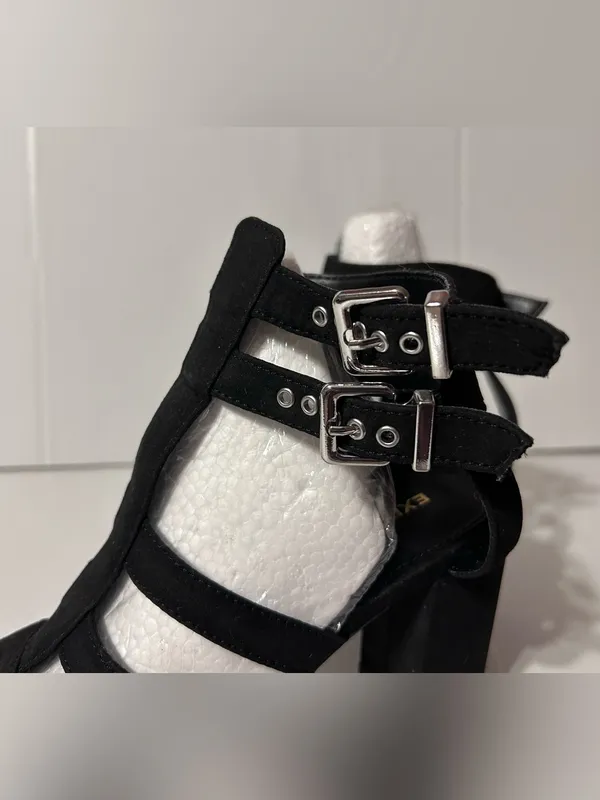 Express black ankle strap block heels women size 6 - Image 6