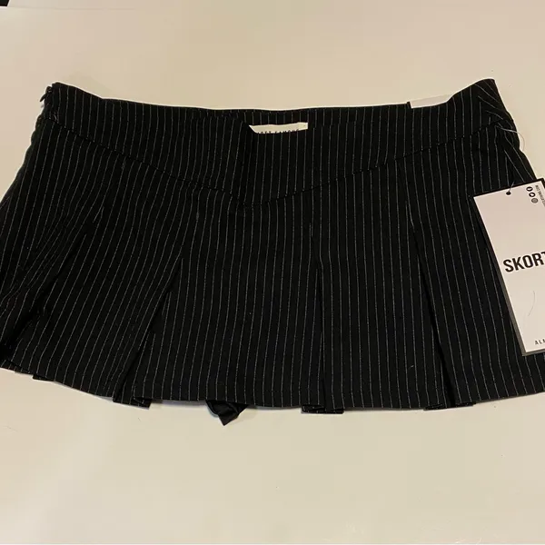 NWT Women’s Almost Famous Black Striped Mini Skort - Image 11