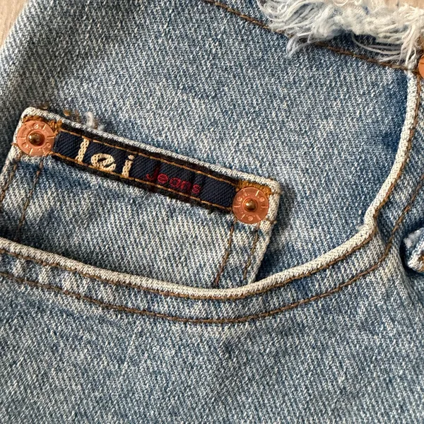 RARE Style VINTAGE Lei High Waisted Frayed Cotton Denim Shorts size 5 (28) - Image 4