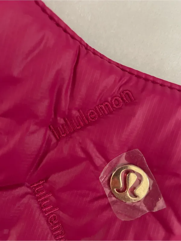 Lululemon NWT Quilty Pleasures Shoulder Bag Mini 5L Berry Rumble Pink Wordmark - Image 7