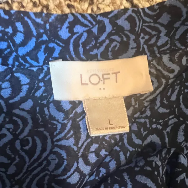 LOFT‎ Blue Black Patterned Button Up Shirt Women's Size L 3/4 Sleeve - Image 2