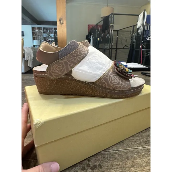 L'Artiste "Cuteness" leather wedge sandals gray multi Size 38 US 7.5‎ - Image 4