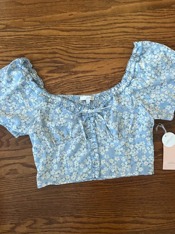 NWT Blashe Los Angeles Floral Puff-Sleeve Crop Top Smocked Back Size Small NEW - Image 3