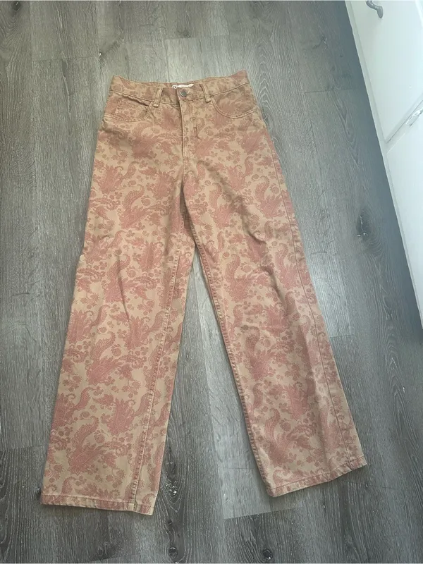 Zara Floral Damask High-Rise Pants in Rose and Beige - Image 5