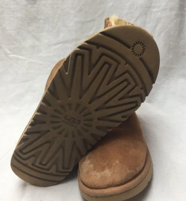 Short UGG Brown Boots Size: 4 - Image 5