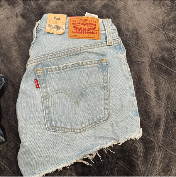 Levi’s Shorts Denim Distressed - Image 2