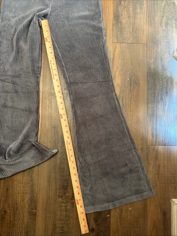 Aerie grey ribbed corduroy flare pants with an elastic waist - Image 9