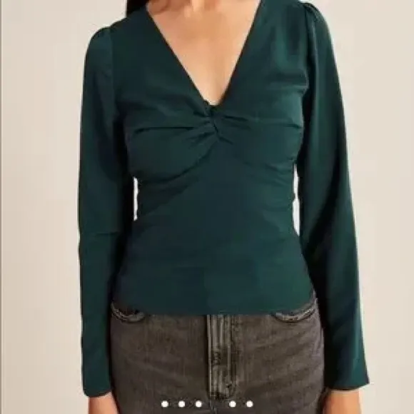 Abercrombie & Fitch Emerald Green Blouse Small - Image 2