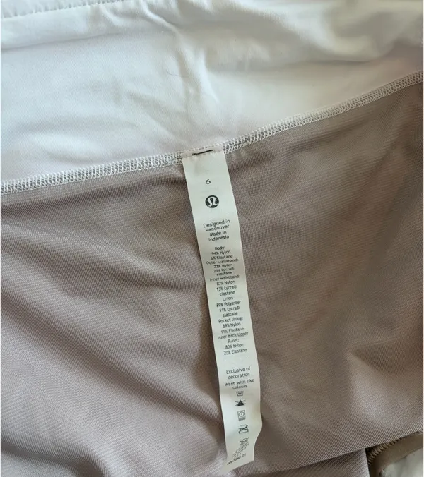 Lululemon Shorts Hotty Hot 2.5" White Low-Rise - Image 3