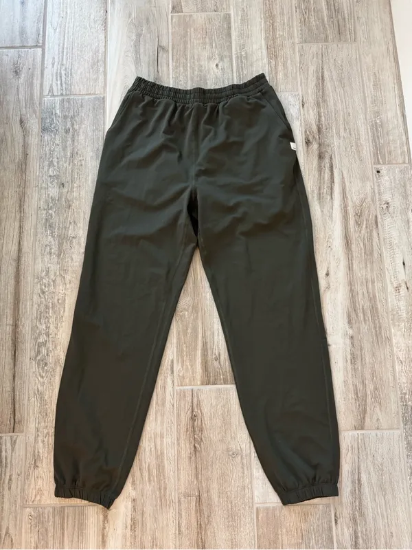 Vuori Boyfriend Sweatpants Size Small Kale Like New - Image 5