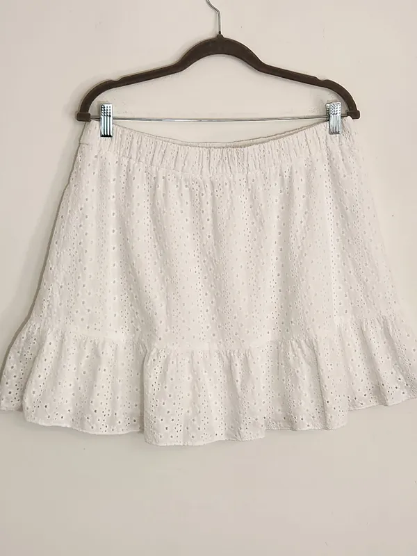 LOFT White Eyelet Ruffle Trim Pull-On Mini Skirt Size Large - Image 3