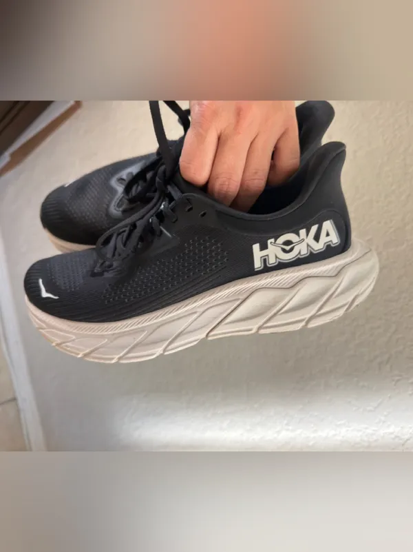 Hoka Arahi 7 Black womens. Athletic Crew Socks - Lightweight Performance - Image 8