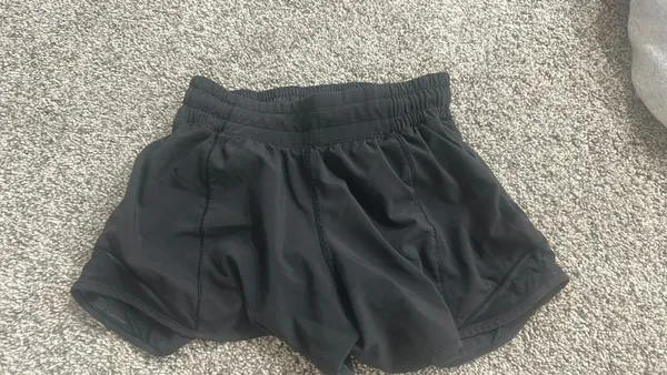 Lululemon Black Hotty Hot Shorts 2.5 - Image 4