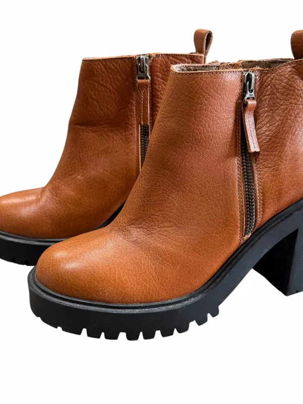 Paruolo Women’s Leather Ankle Boots Sz 39 Brown Lug Sole Block Heel Zip Booties - Image 2