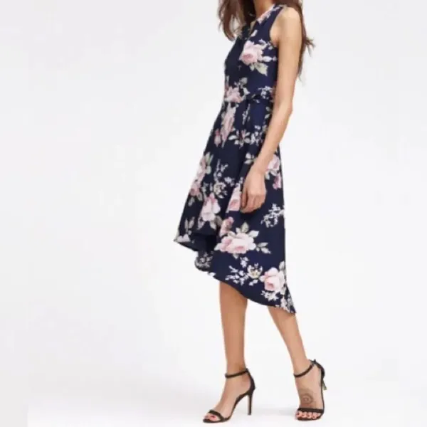 ✨HP✨V Neckline Floral Print Dip Hem Dress✨ - Image 3