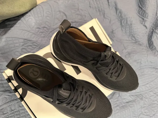 Women’s Chargefeel Lululemon workout Mid - Image 3