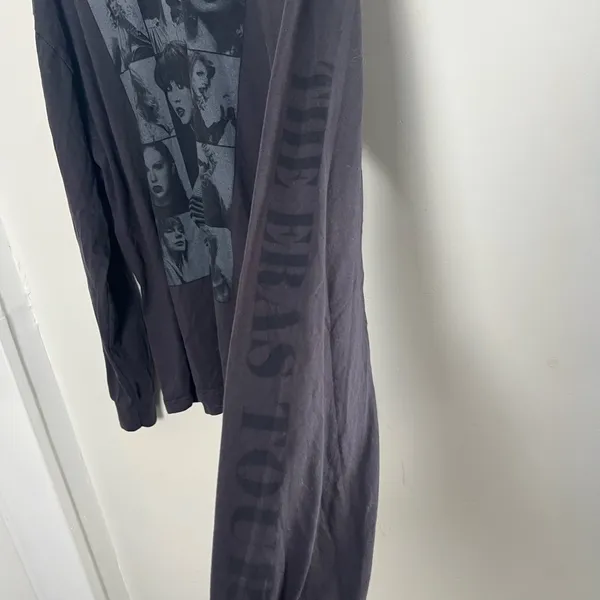TAYLOR SWIFT- The Eras Tour Long Sleeve Black Size L - Image 6