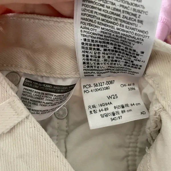 Levi's Cream Mid-Rise 501 Shorts - Image 5
