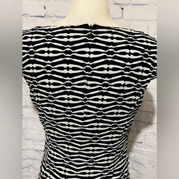 Anne Klein Textured Sleeveless midi Dress Black & White Size 10 - Image 5
