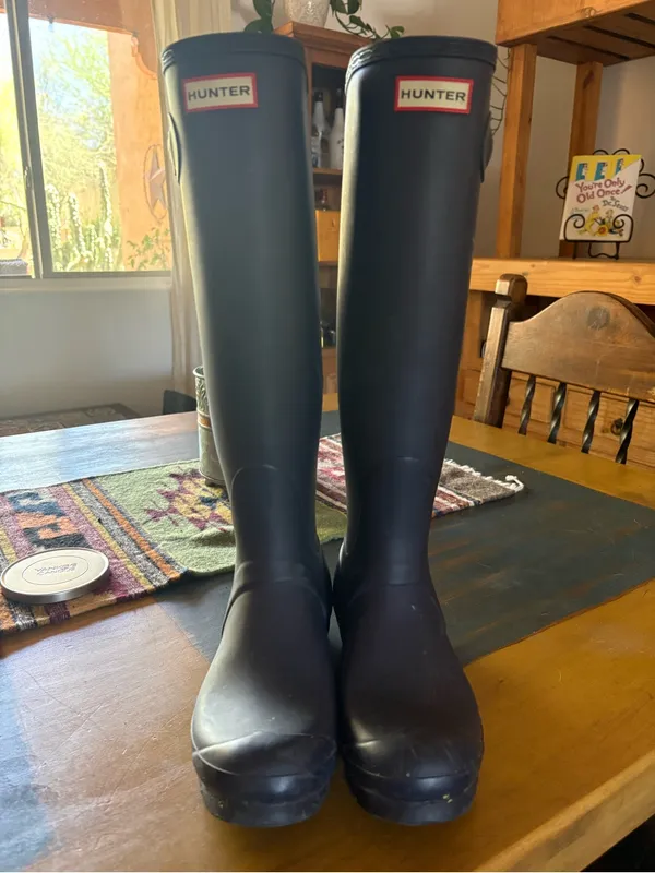 Hunter Tall Rain Boots with Light Blue Rear Panel - Image 2