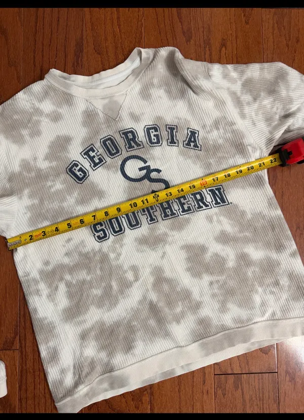Unwind Georgia Southern Eagles Rugged Tie-dye Tan & cream Sweatshirt- Medium. ***Refer to measurements. Gently warn & great condition with minor fuzzies. Gently Used. Embroidered Georgia Southern Eagles. Measurements approximately 21” from armpit to armpit x 27” long. Non-smoking smoking home. Sold at as is condition. Don’t like my price make a reasonable offer. - Image 6