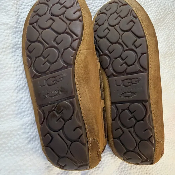 UGG Women's Dakota Moccasin Size 7 Chestnut Style Number 5612 - Image 7