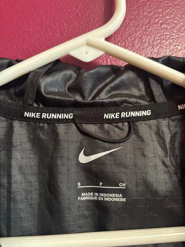 Women’s Nike running black lightweight jacket  - Image 4