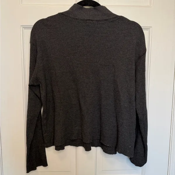 T.LA Anthropologie Charcoal Waffle Knit‎ Mock Neck Long Sleeve Top Size Medium - Image 4