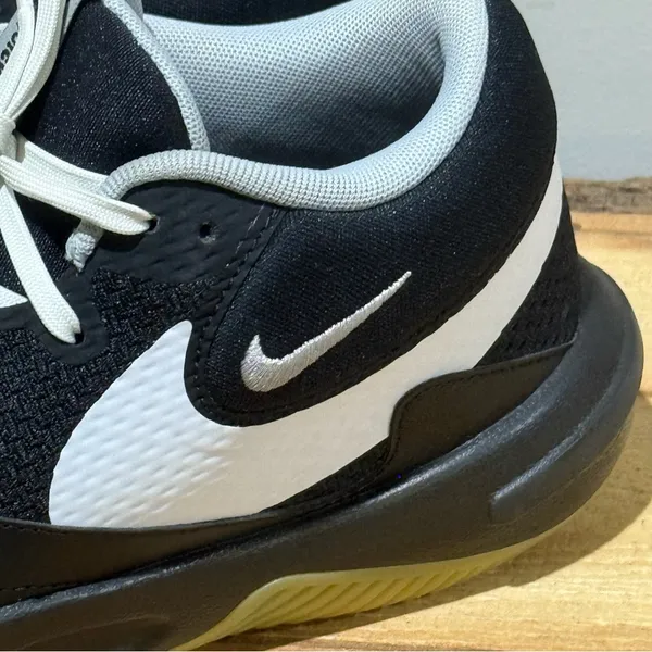 Nike Hyperdunk Volleyball‎ shoes Size 7.5 A37 - Image 3