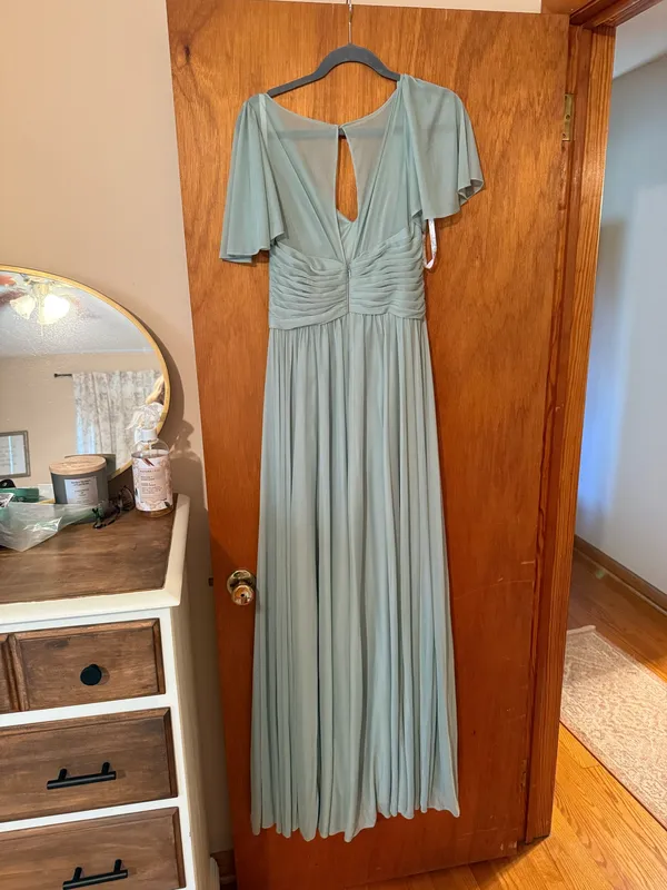 David's Bridal Bridesmaid Dress sage Chiffon dress size 6 - Image 2
