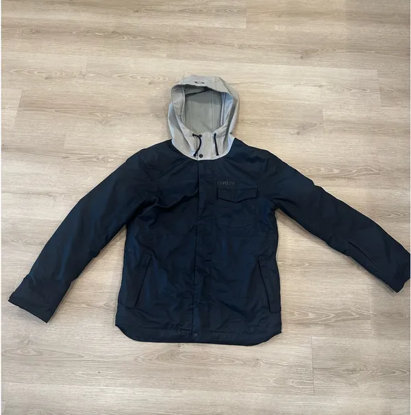 Men’s Oakley Ski Jacket - Image 2