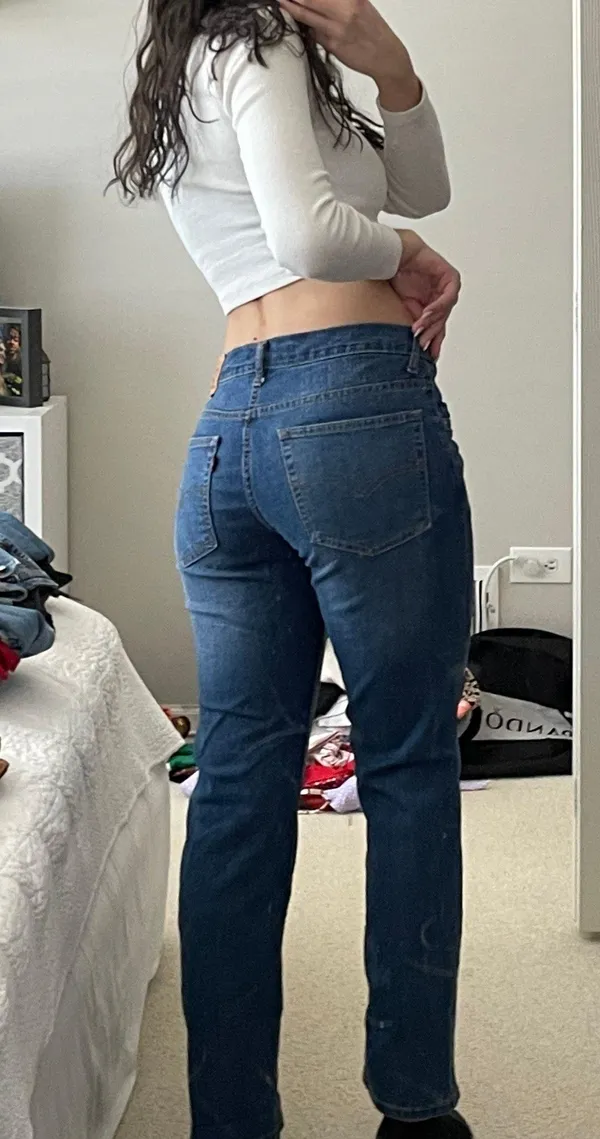 Levi's Low-Rise Jeans - Image 4