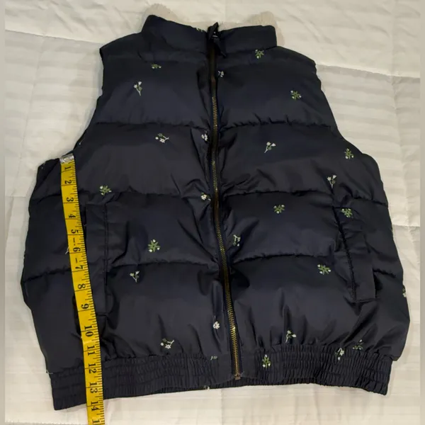 Universal Thread Women’s Navy Blue Floral Puffer Vest - Image 5
