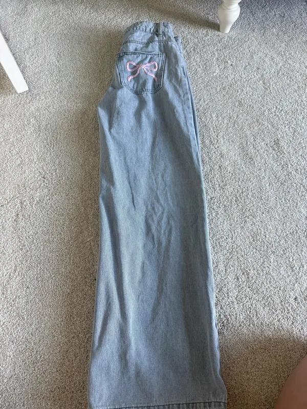 Edikted Raelynn Washed Low-Rise Jeans - Image 3