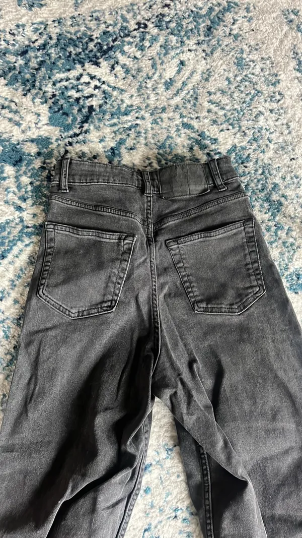 Hennes & Mauritz Women’s jeans - Image 2