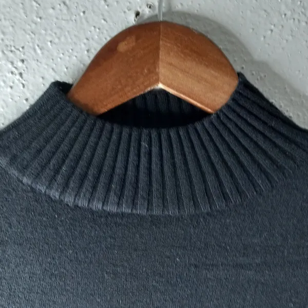 Harold's M Extra Fine Merino Wool Long Sleeved Pullover Sweater in Black - Image 2