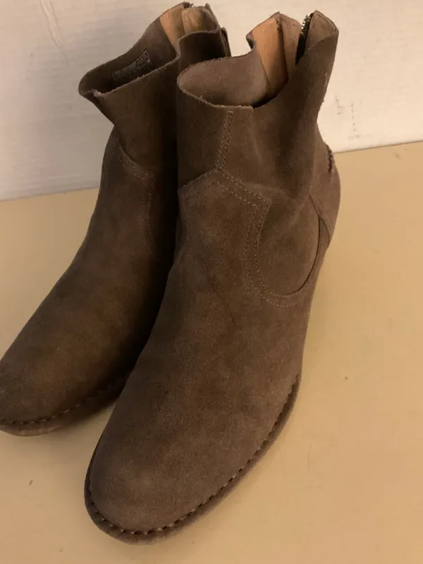 UGG Taupe Chelsea Suede Ankle Booties with Stacked Heel US 9.5 - Image 3