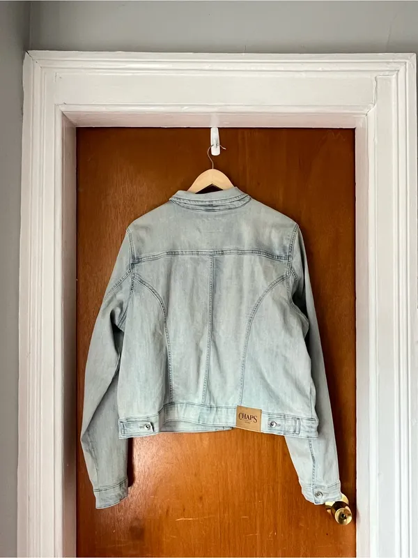 •Chaps light wash denim jean button jacket• Size XL - Image 9