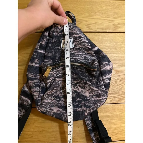 Herschel Supply Co. Nova Backpack patterned design - Image 3