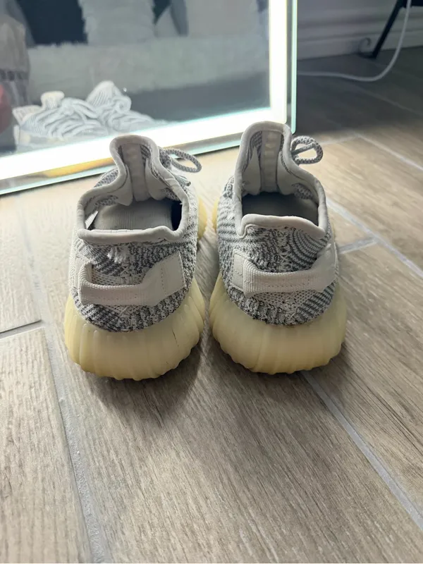 Adidas Yeezy Boost 350 V2 static - Image 3